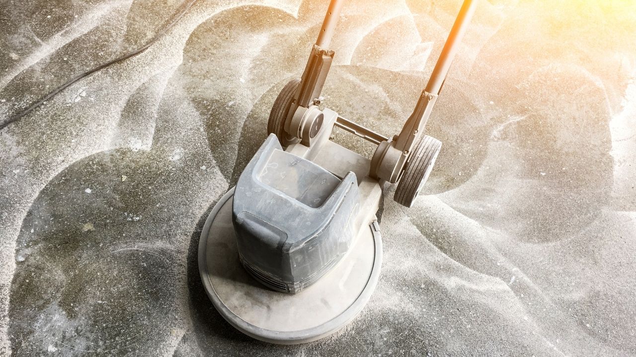 Pady i włókniny szlifierskie – różnice w ścieralności i zastosowaniach