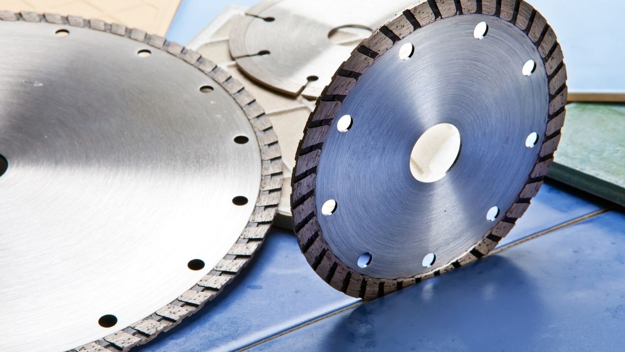 Tarcze diamentowe — jak wybrać właściwą średnicę i typ do gresu, marmuru, granitu?