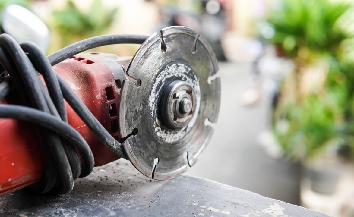 Jak dobrać frezy diamentowe do obróbki krawędzi kamienia?